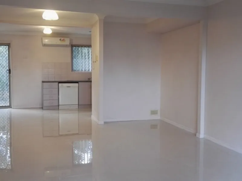 BEST POSITION MODERN HOME CLOSE TO BUS & SHOPPING