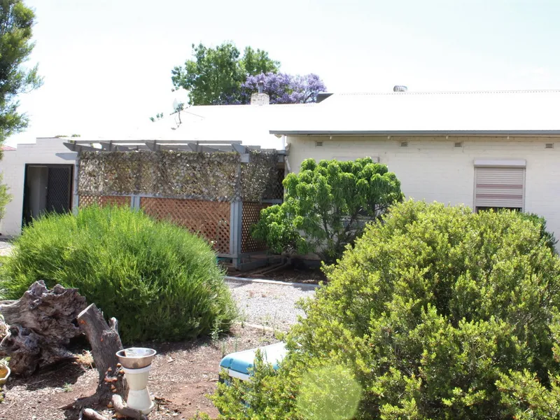 INVESTMENT COTTAGE WITH GREAT FEATURES