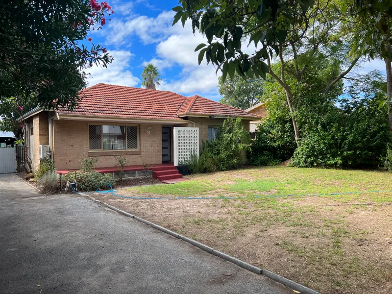 Three Bedroom House with a Studio