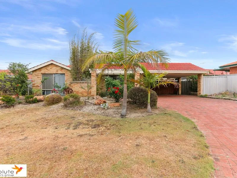 THIS PROPERTY IS CURRENTLY UNDER APPLICATION!! VIEWING IS CANCELLED!! Home in Great Location with Pool