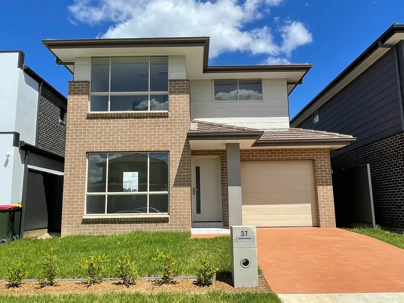 Near New 4 Bedroom House in Marsden Park