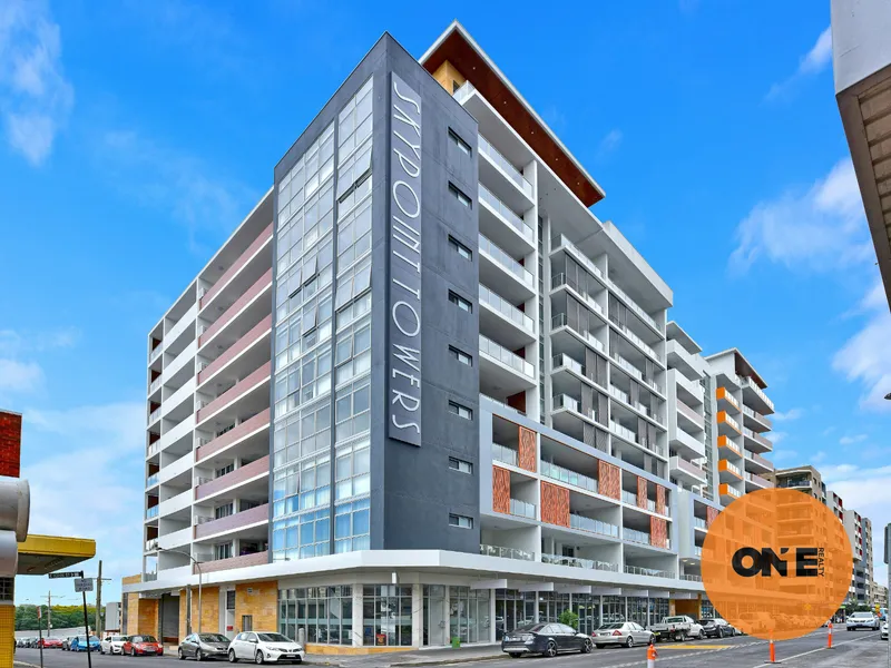 LEVEL 8 | RARE CITY VIEW APT | LOW STRATA