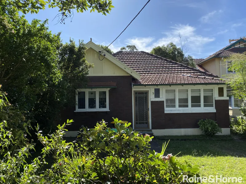 RENOVATED THREE BEDROOM HOME IN A PRIME LOCATION!