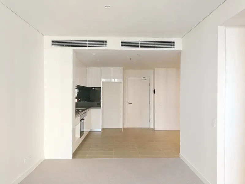 Modern and luxury Apartment in heart of North Sydney!