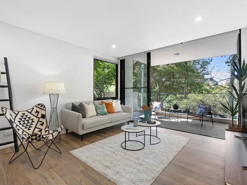 Oversized superb apartment enjoys Northeast facing corner position and leafy surrounds