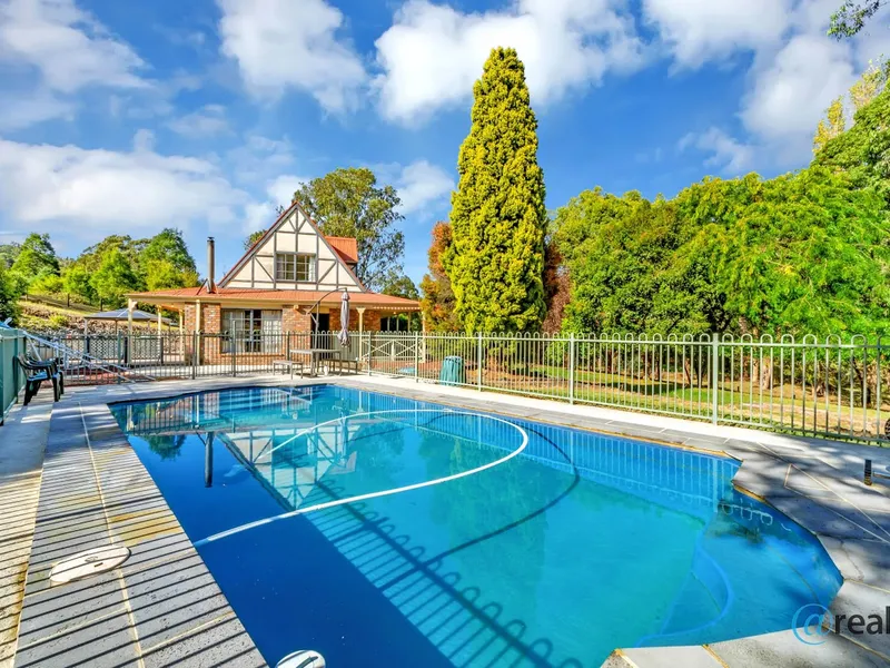 2.4 acres of peace and tranquillity yet only 10 mins from town centre!