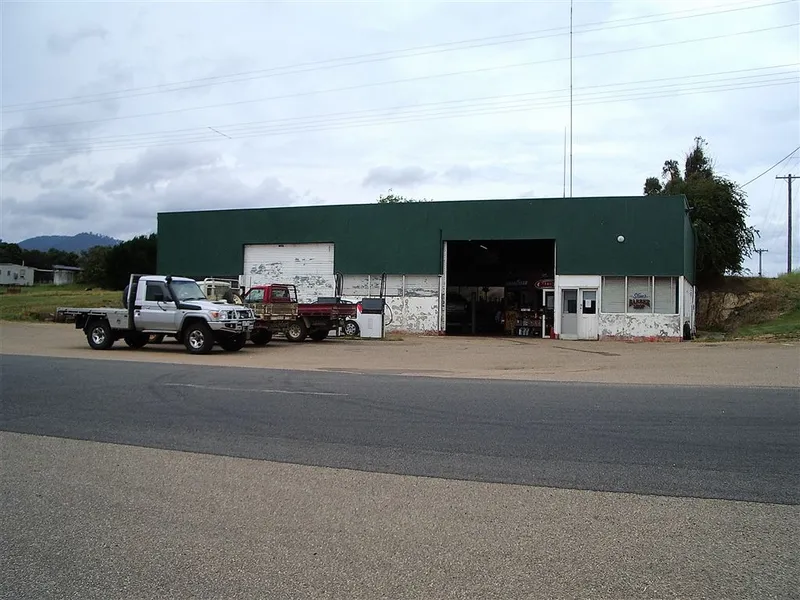 Garage on Gibbo
