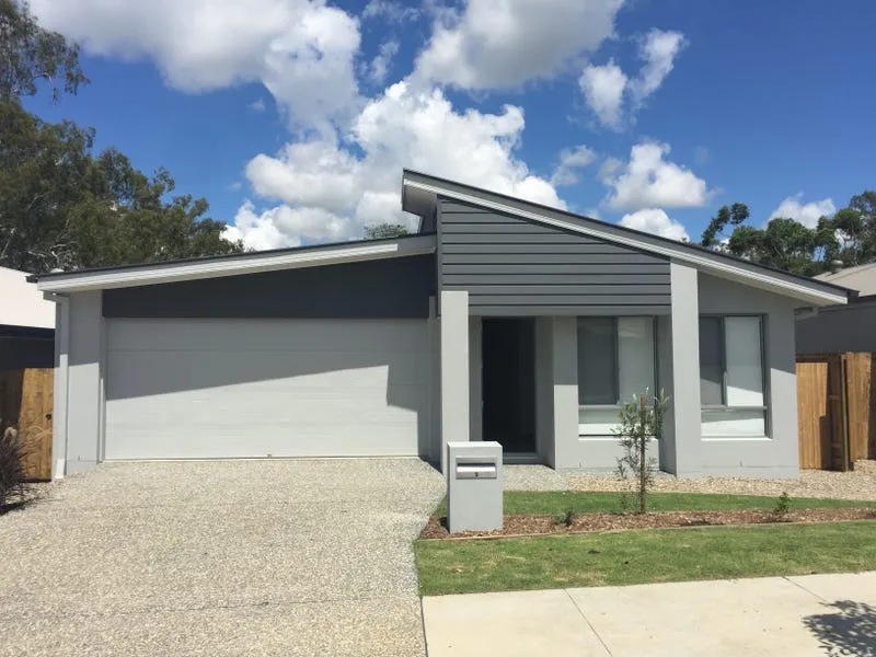 Absolute Golf Course Ticks all the boxes ! 4 Bedroom,2 Bathroom ,2 Living areas , + Double garage Walk Parks, Shops and Schools