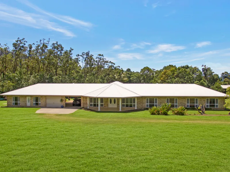 Rare acreage property in Bentley Park