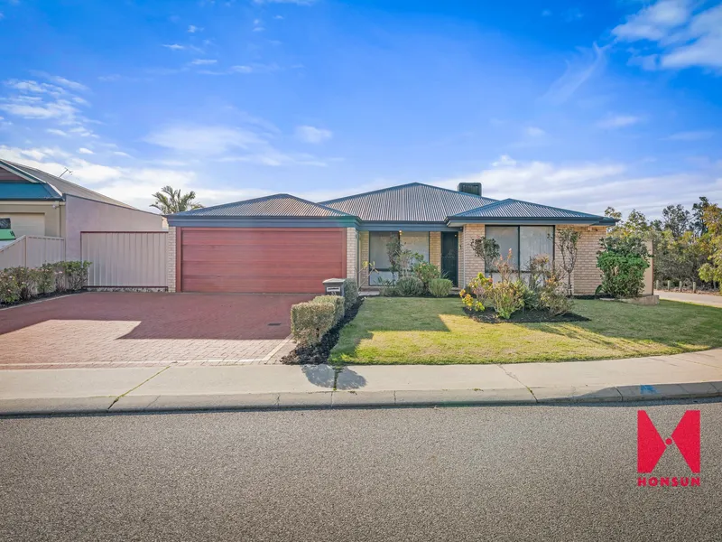 Beautiful 4 Bedroom 2 Bathroom Family House