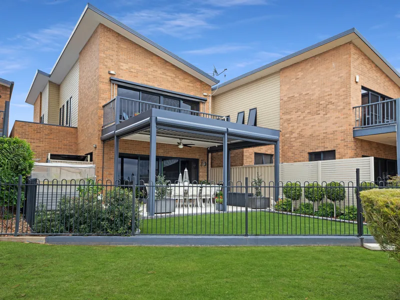 Stunning Townhouse with Lake Mulwala views