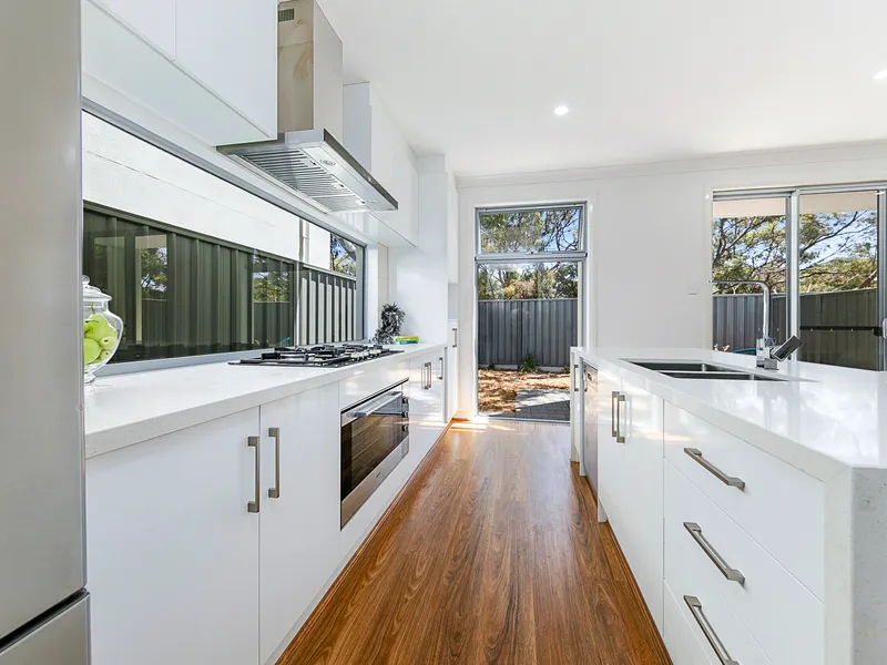 Luxurious Torrens Titled Townhouse