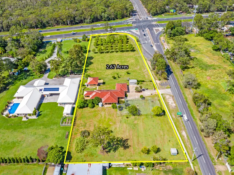 ACREAGE LIVING PROPERTY