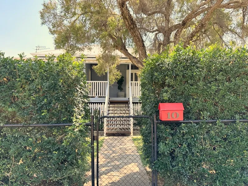 Dreamy Queenslander Living