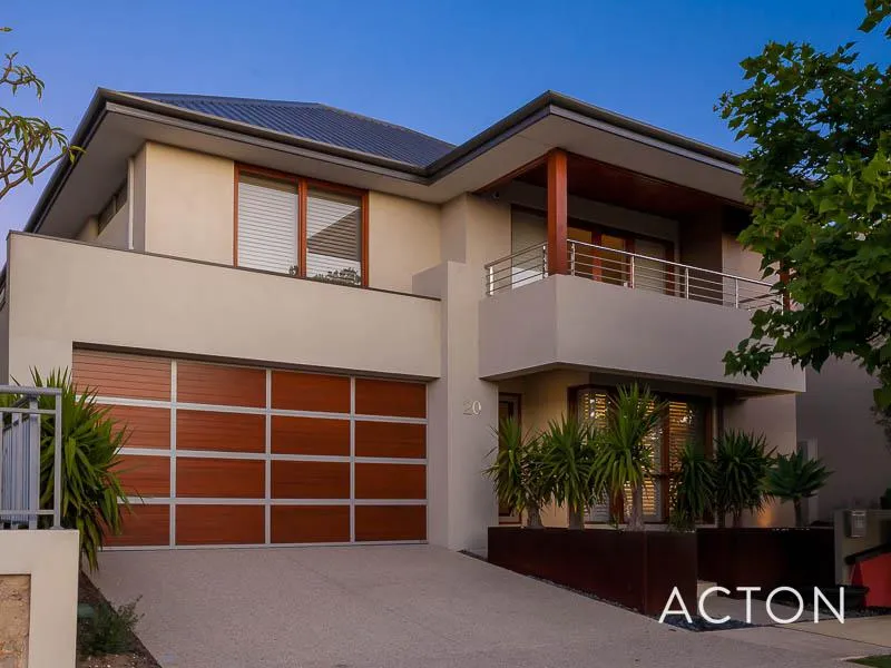 EXECUTIVE MODERN HOME CLOSE TO THE BEACH