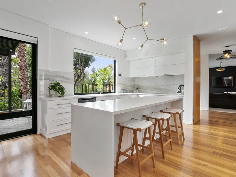 CONTEMPORARY BEACH SIDE LIVING!