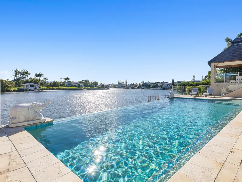 Idyllic Sanctuary of Tranquility & Style with Impressive 34m* Waterfrontage