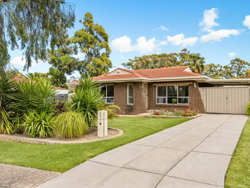 Situated on an extensive 823 sqm block (approx.), this perfectly appointed family home is packed with features you'll be sure to love!