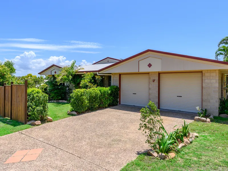 Beautiful Spacious Home with Glorious Swimming Pool and Big Shed