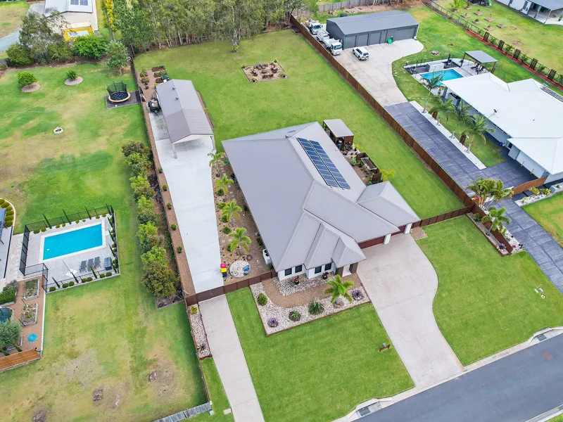 Fabulous indoor/outdoor living, 9-car accom, ducted aircon, on 3,019m2 - Madison Ridge Estate