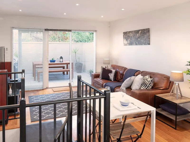 Unique Opportunity - 1 Bedroom Townhouse - 2 Secure parks - Option to Furnish/Un-Furnish or Part Furnish 