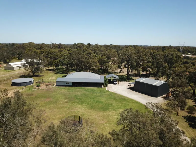 5 ACRES COUNTRY STYLE LIVING - NEST OR INVEST
