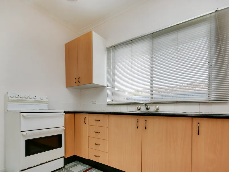 Centrally located, brick flat