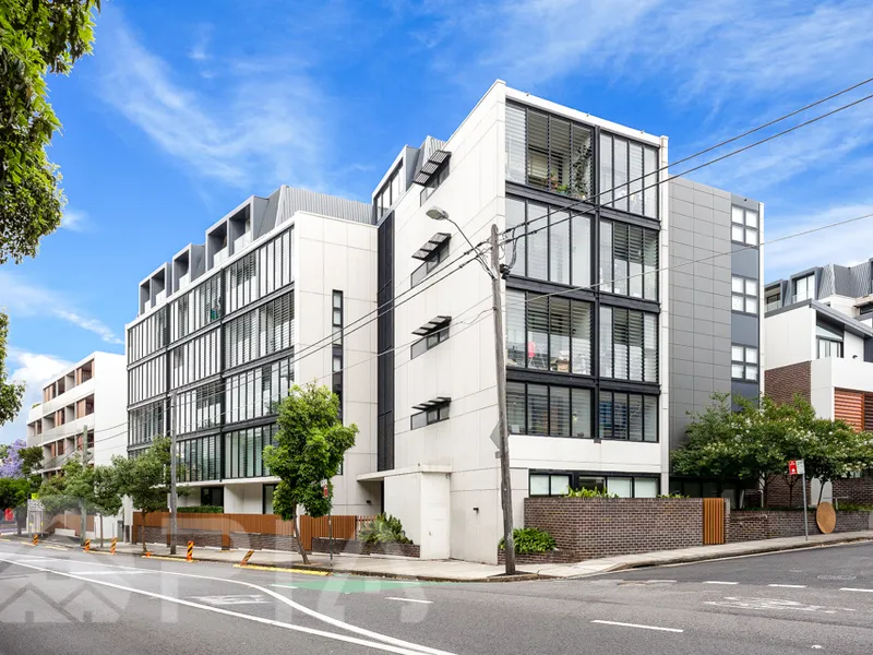 Vacant positioned ready to move in!!