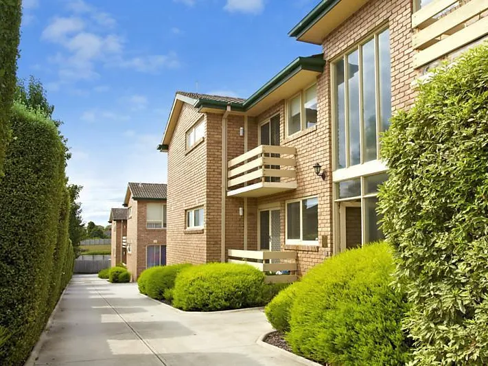 2 Bedroom Apartment with Contemporary Dector Available NOW