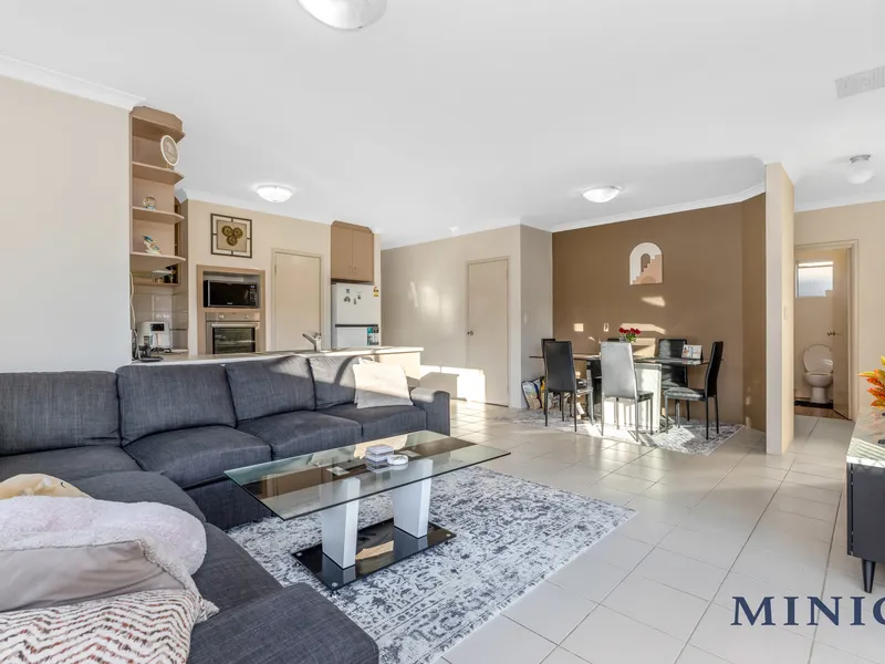 Magnificient Three Bedroom House Perfectly Located in Cannington !!