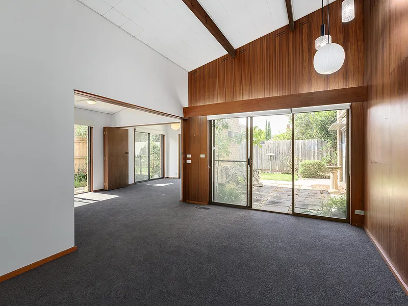 BLISSFUL SINGLE LEVEL VILLA