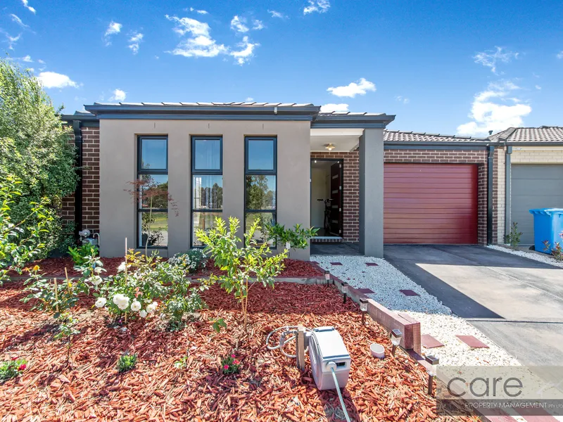 Positioned in a highly sought-after pocket of Hampton Park is where you will find this wonderful home! 