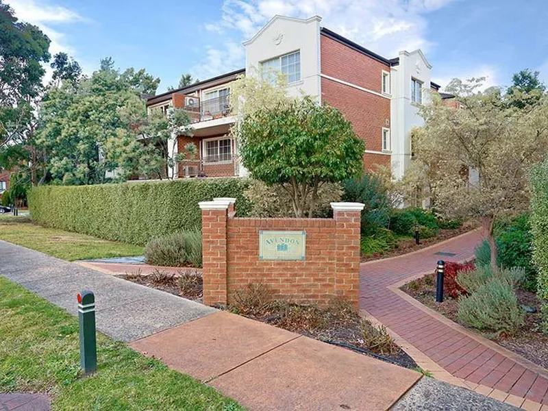 Private Estate Living In The Glen Waverley School Zone (STSA)