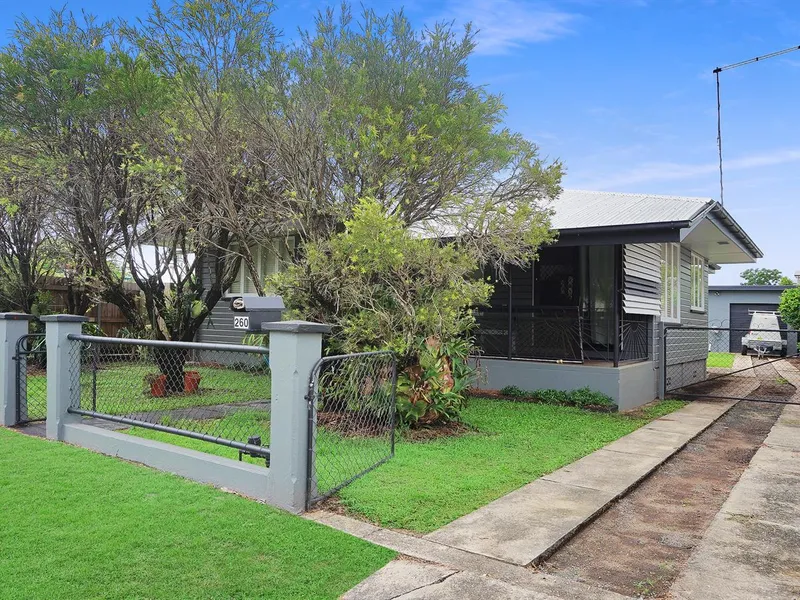 Charming Cottage in convenient location!