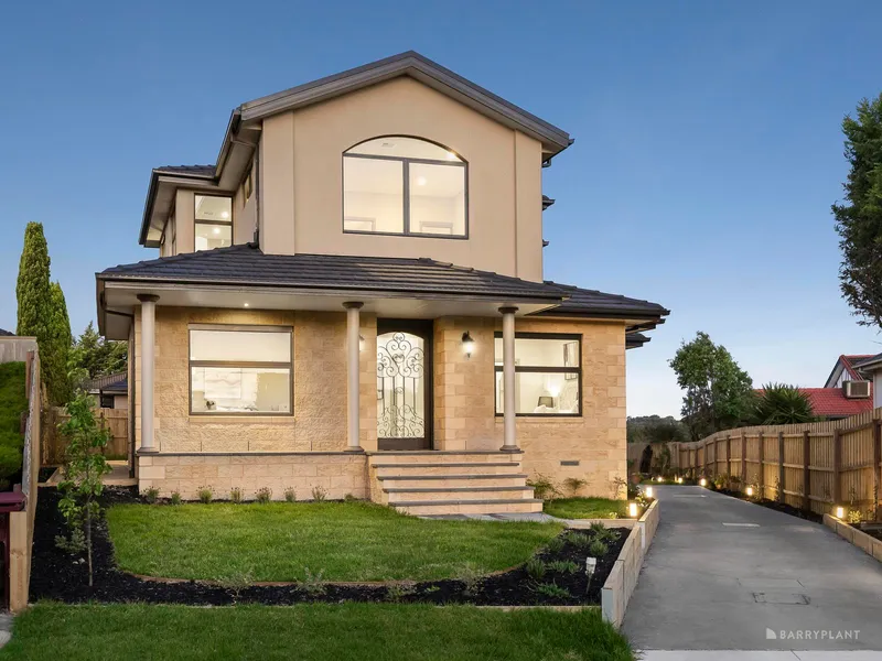 Classy Contemporary Living in a Picturesque Pocket