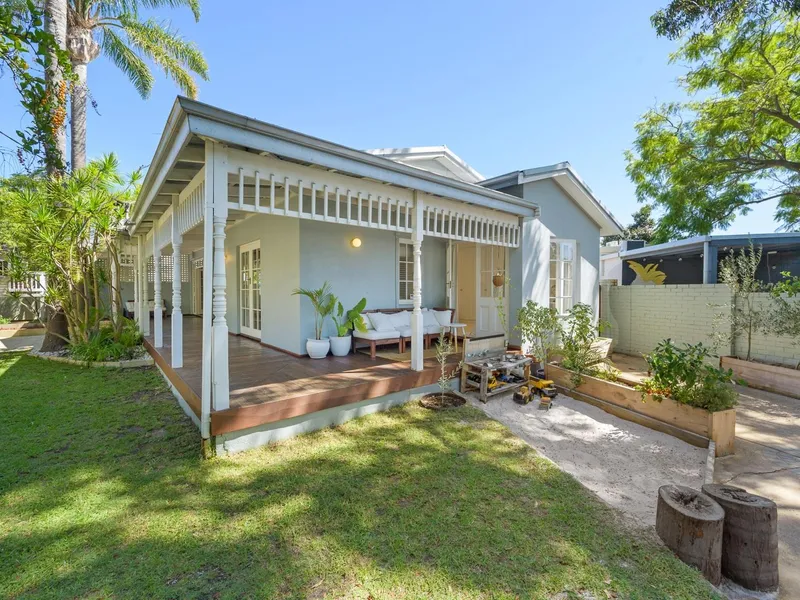 A touch of down south in Doubleview. UNDER OFFER