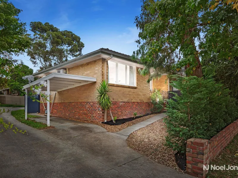 Light Filled Living In a Paramount Position