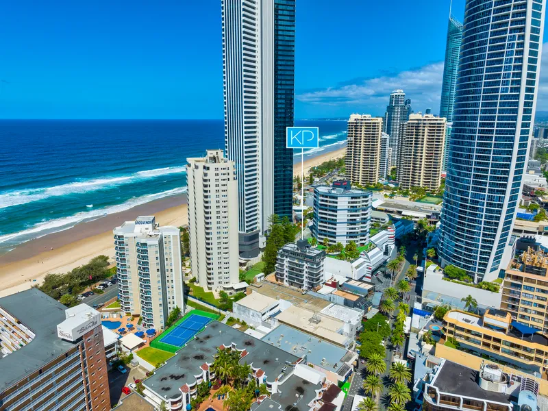 Steps from the Sand! Ultimate Beach Lifestyle in Surfers Paradise!