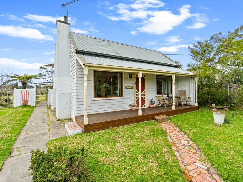 Historical Cottage Close to Town on 1794sqm