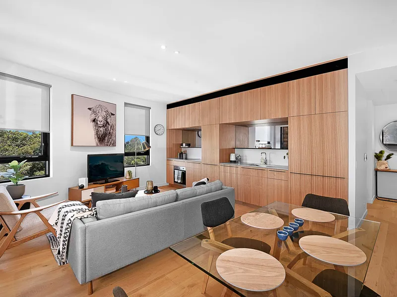 FURNISHED ONE BEDROOM IN A FANTASTIC LOCATION - HUNTLEY STREET ALEXANDRIA 