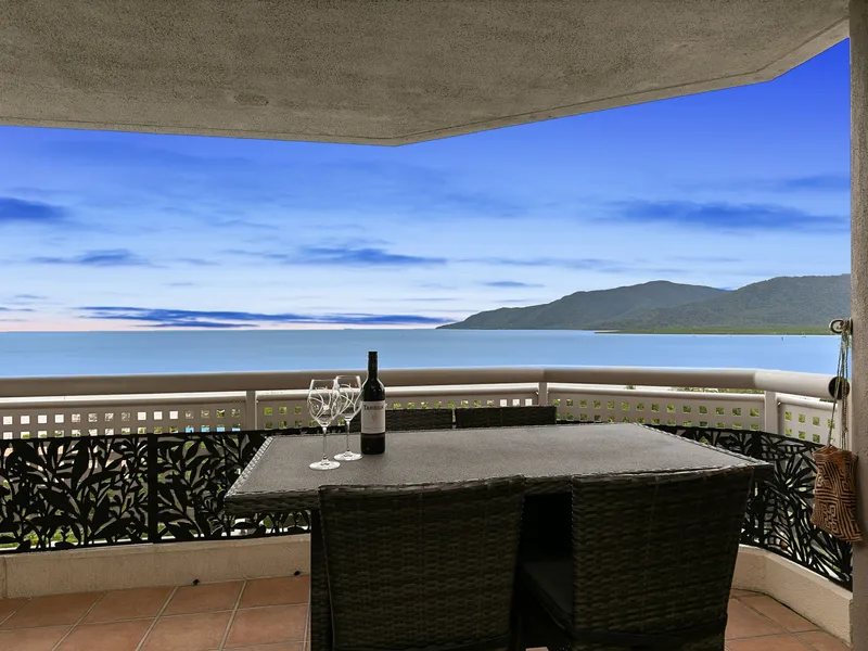 Uninterrupted Views To Green Island!