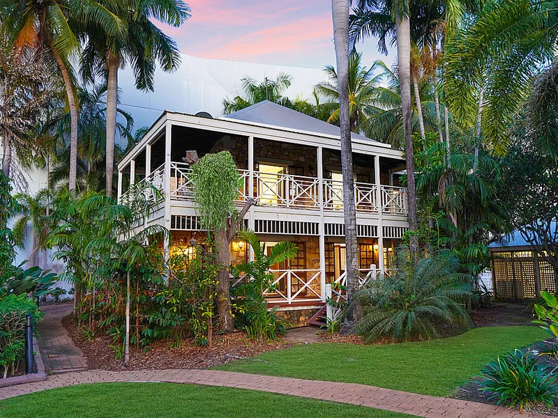 Iconic Darwin Esplanade Historic Residence
