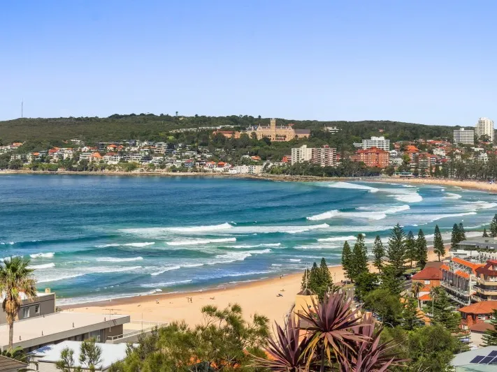 Luxury 3 bed apartment with ocean views !