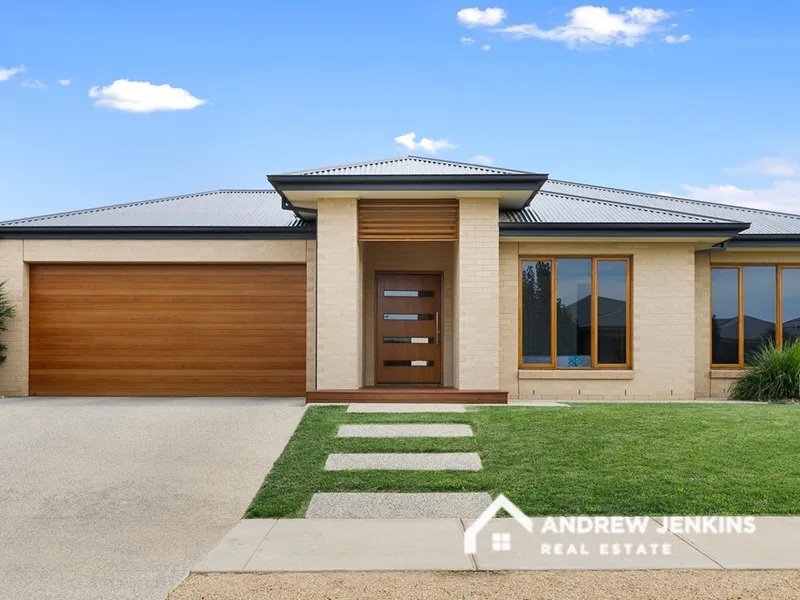 Stunning Home - Prime River End Location