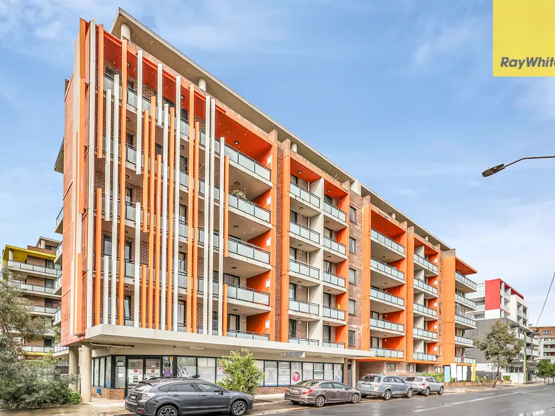 SPACIOUS UNIT CLOSE TO STATION