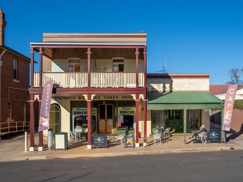 Double Brick Commercial with Residence