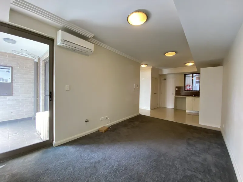 1 Bedroom Apartment In Heart Of Burwood !