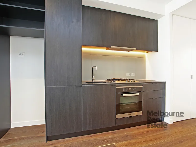 Smith St Apartment With Amazing Balcony!