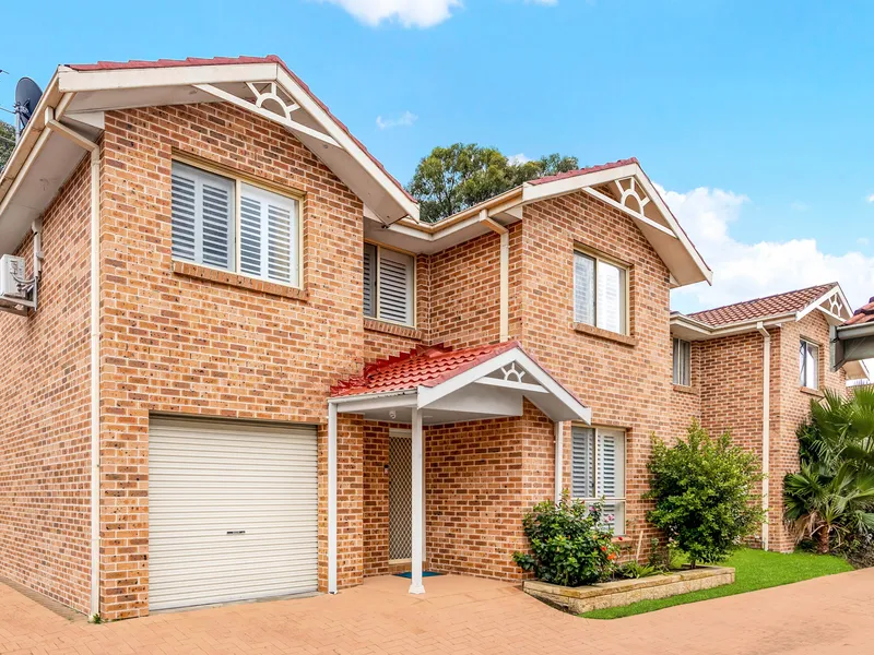 FREE STANDING HUGE TOWNHOUSE