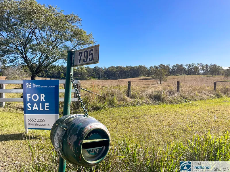 Location, Rural Lifestyle and Beautiful Elevated Mountain Views!